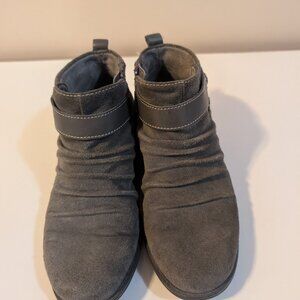 Women's gray ankle booties, size 7